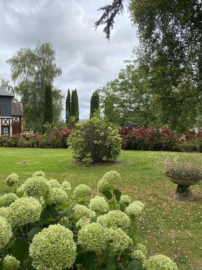 Logis Le Clos Deauville Saint Gatien Buitenkant foto